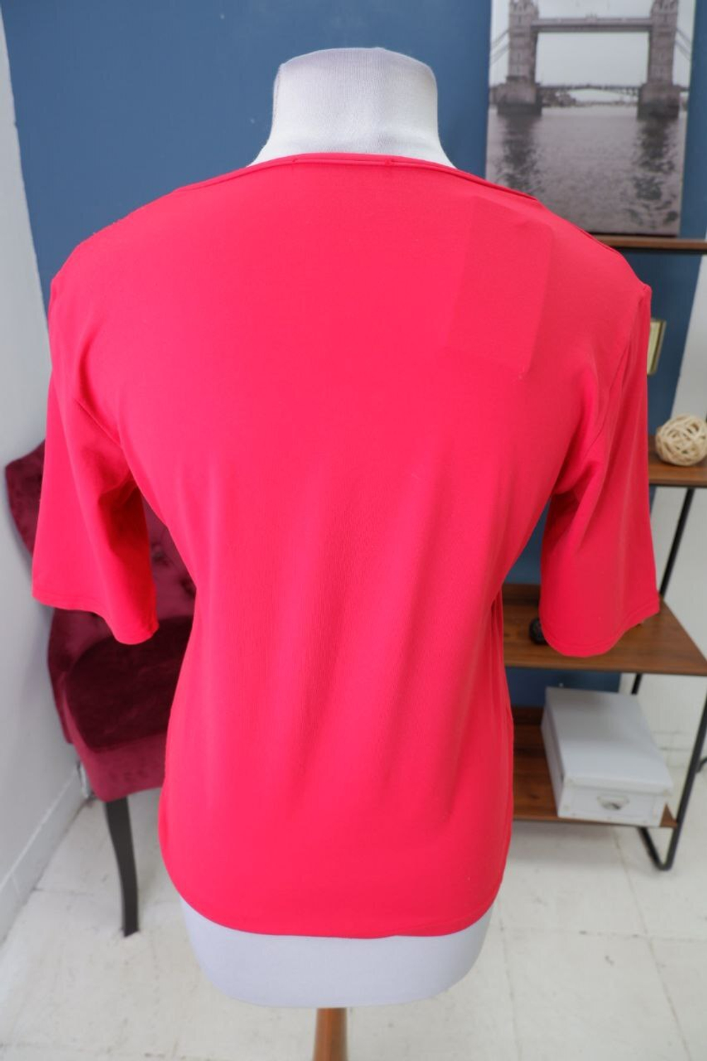 Блузка яркого цвета 48 размер