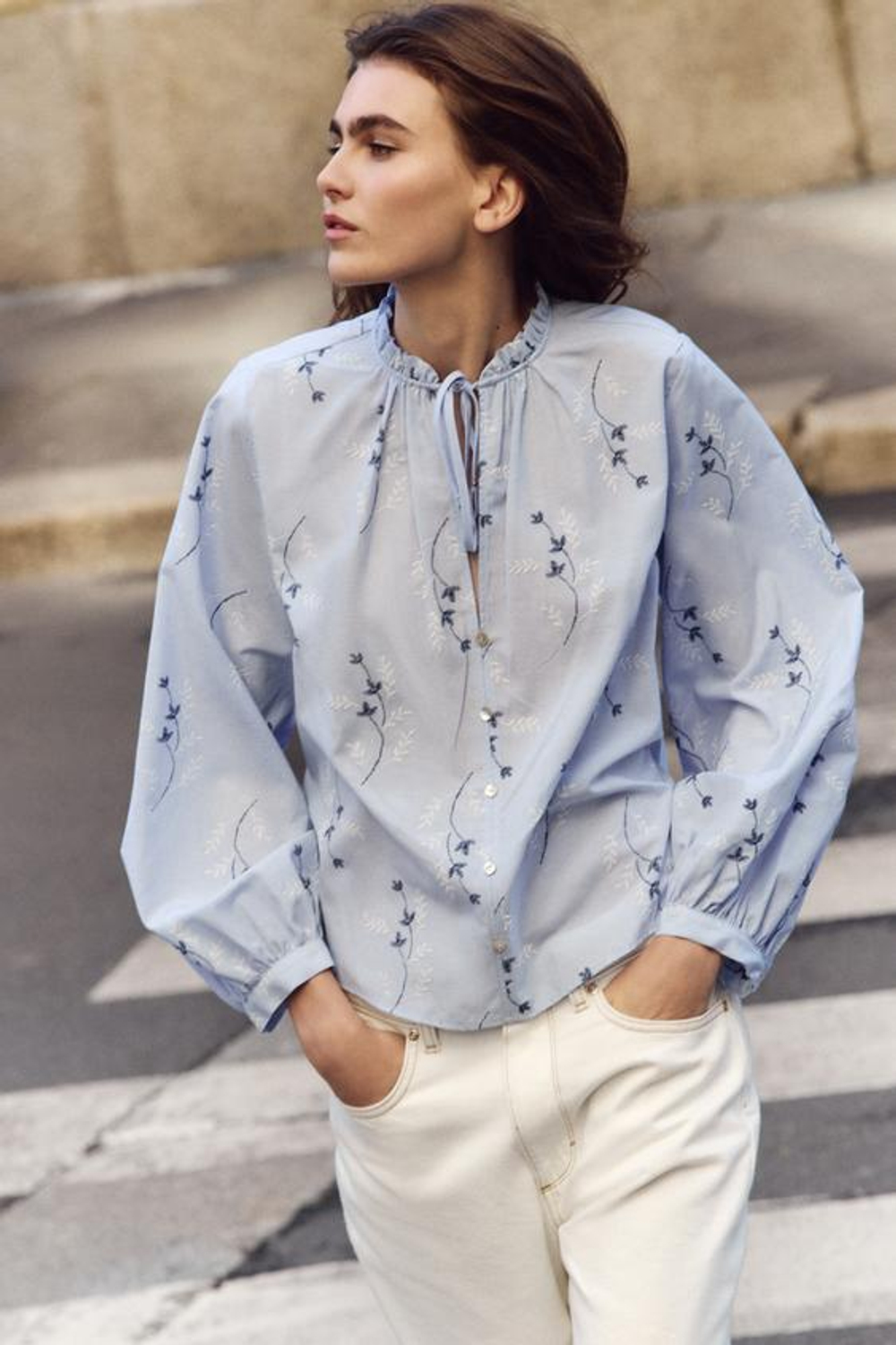 Блузка с аппликацией и вышивкой - ZARA