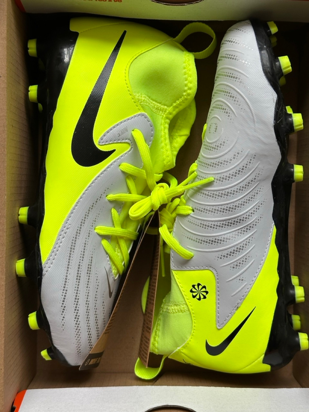 Бутсы Nike Phantom Luna 2 Academy FG/MG Junior