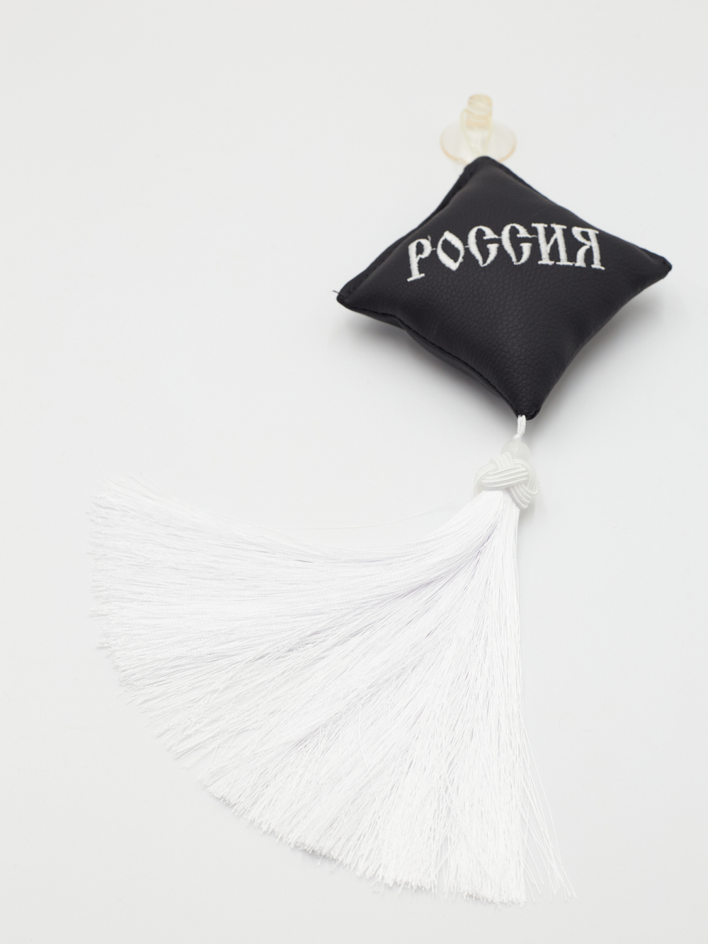 Ромб объемный на присоске РОССИЯ (экокожа, черный, белая вышивка, кисть)