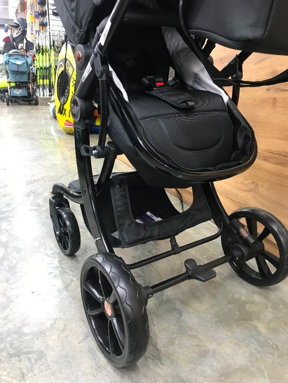 Детская коляска Luxmom 608 2в1 (черный)
