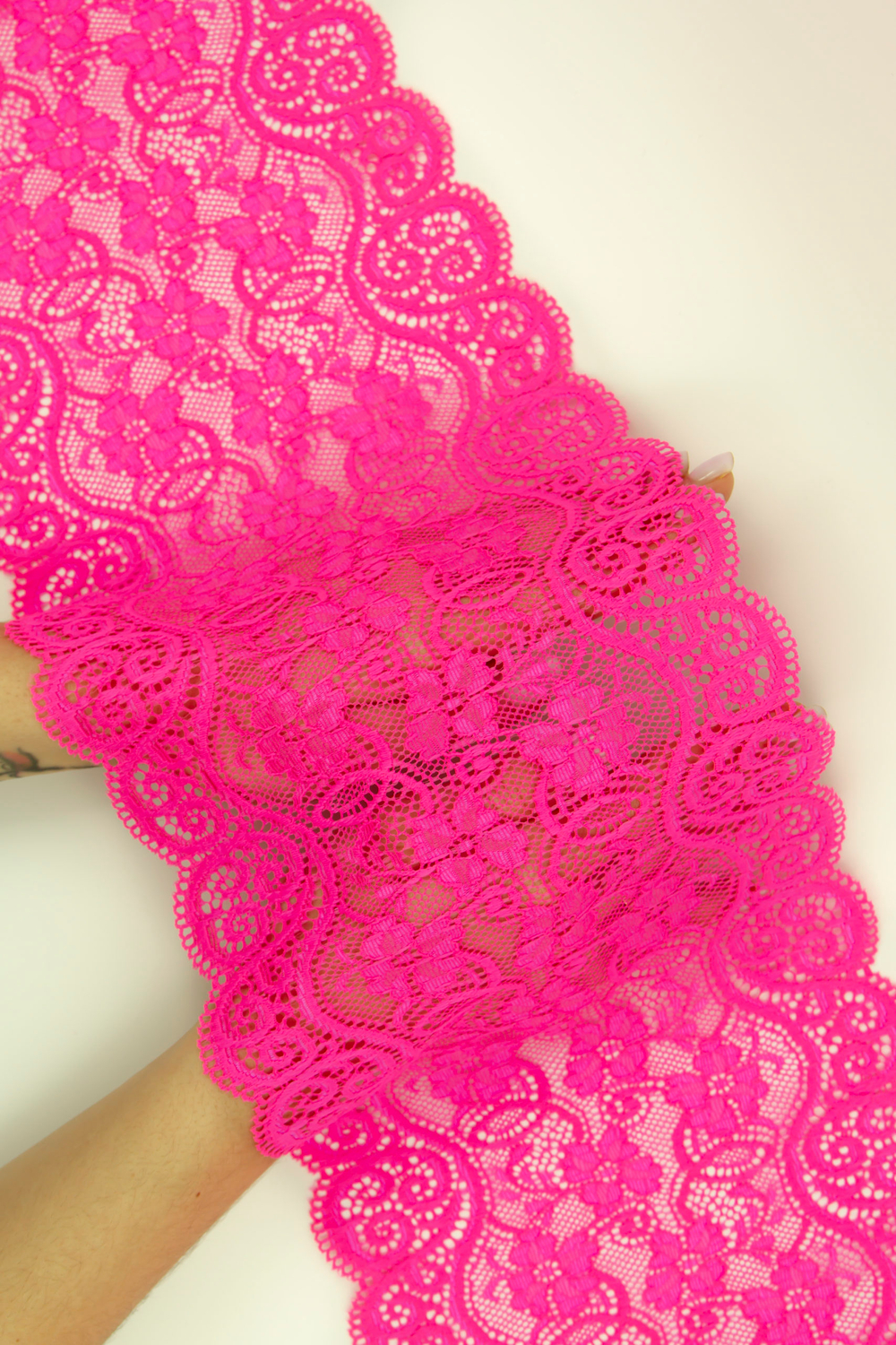 Эластичное кружево розовое неоновое ОТРЕЗЫ