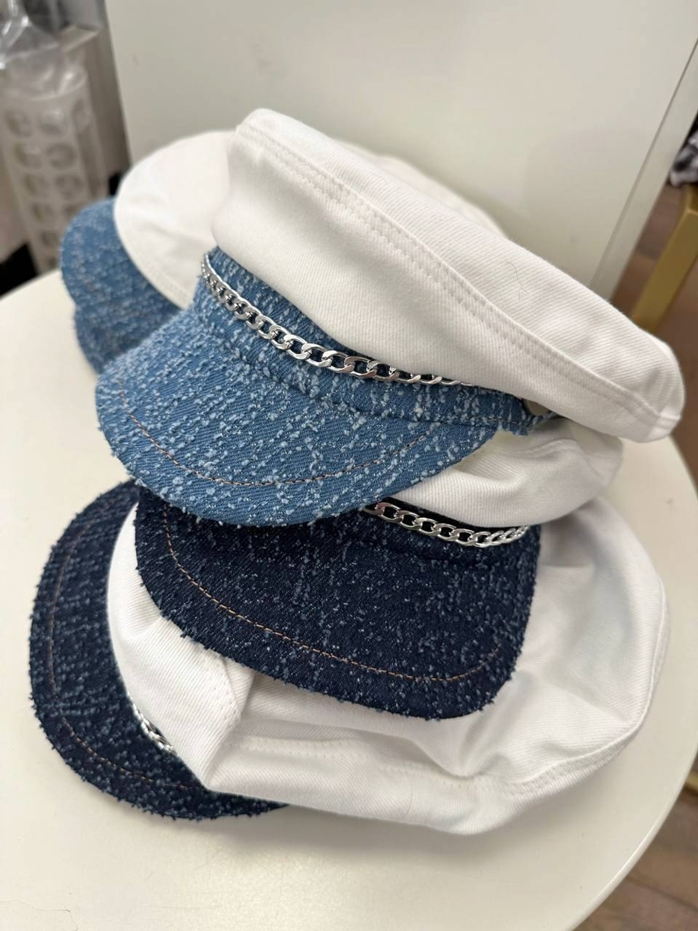 Картуз джинс с цепочкой