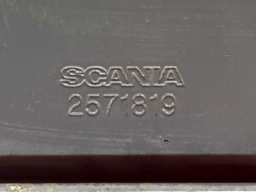 Кронштейн брызговика левого 2019г.