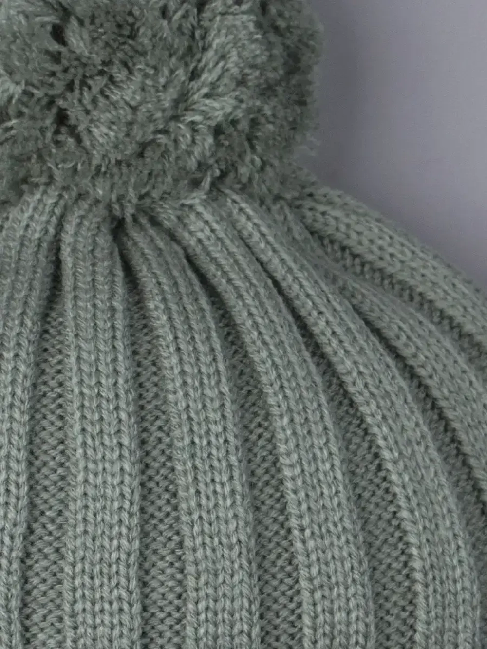 Шапка детская вязаная осенняя с помпоном