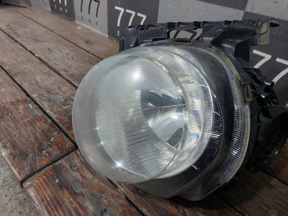 Фара левая галоген Nissan Juke (F15) 11-19 Б/У Оригинал 260601KA0A