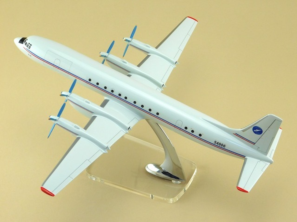 Модель самолета Ил-18 (М1:100, Мир НПП)