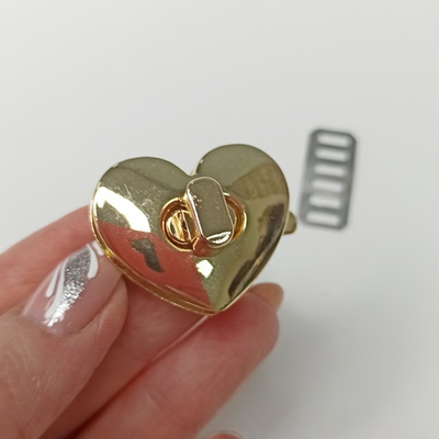 Замок вертушка на винтах 25*30 сердце Золото