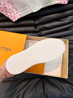 Louis Vuitton Time Out