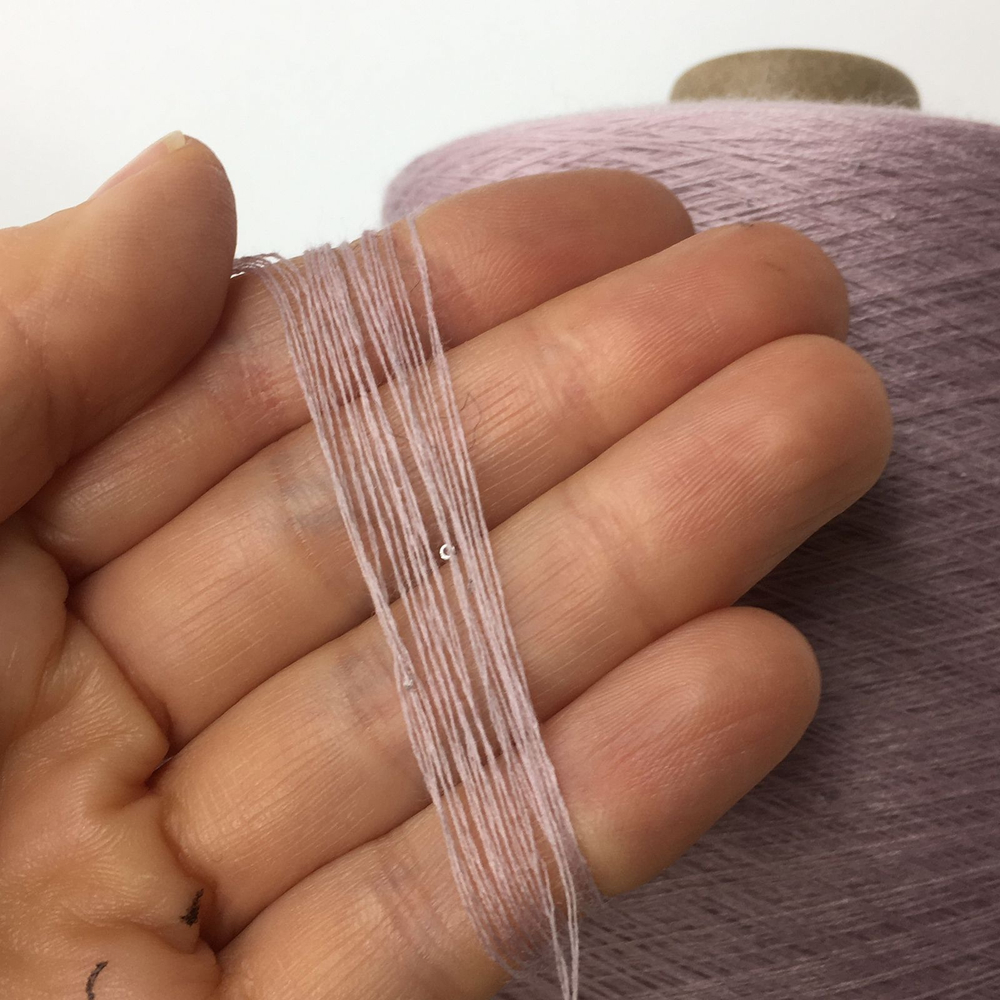 TRANSFORMARE ; 50% кашемир, 50% PVA, пайетки серебро 1мм; 2500м /100гр; цвет: холодный пыльно-розовый. Есть мал. бобинка 140гр.