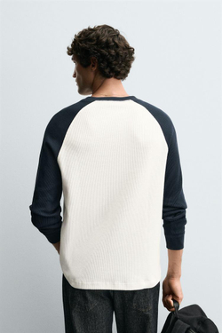 ZARA ФУТБОЛКА В СТИЛЕ КОЛОР-БЛОК ИЗ ТКАНИ ВАФЕЛЬНОГО ПЛЕТЕНИЯ, ТЕМНО-СИНИЙ/БЕЛЫЙ