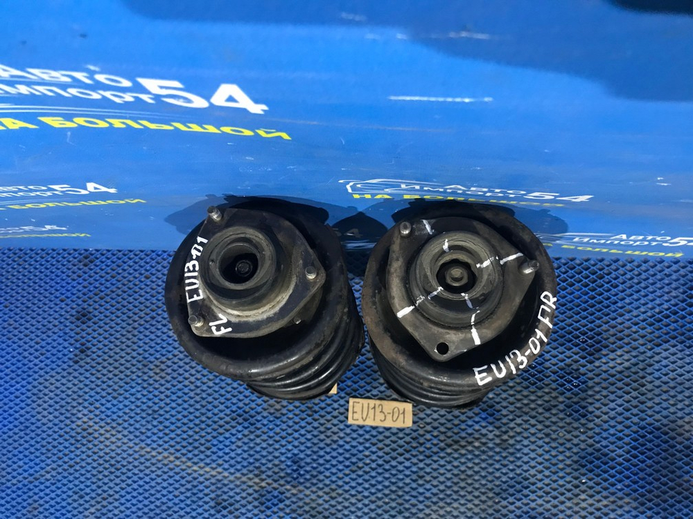 Стойка передняя левая NISSAN BLUEBIRD 1993