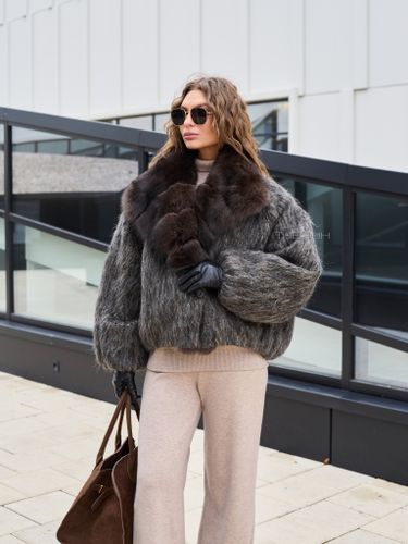 Укороченный шерстяной пуховик с мехом лисы