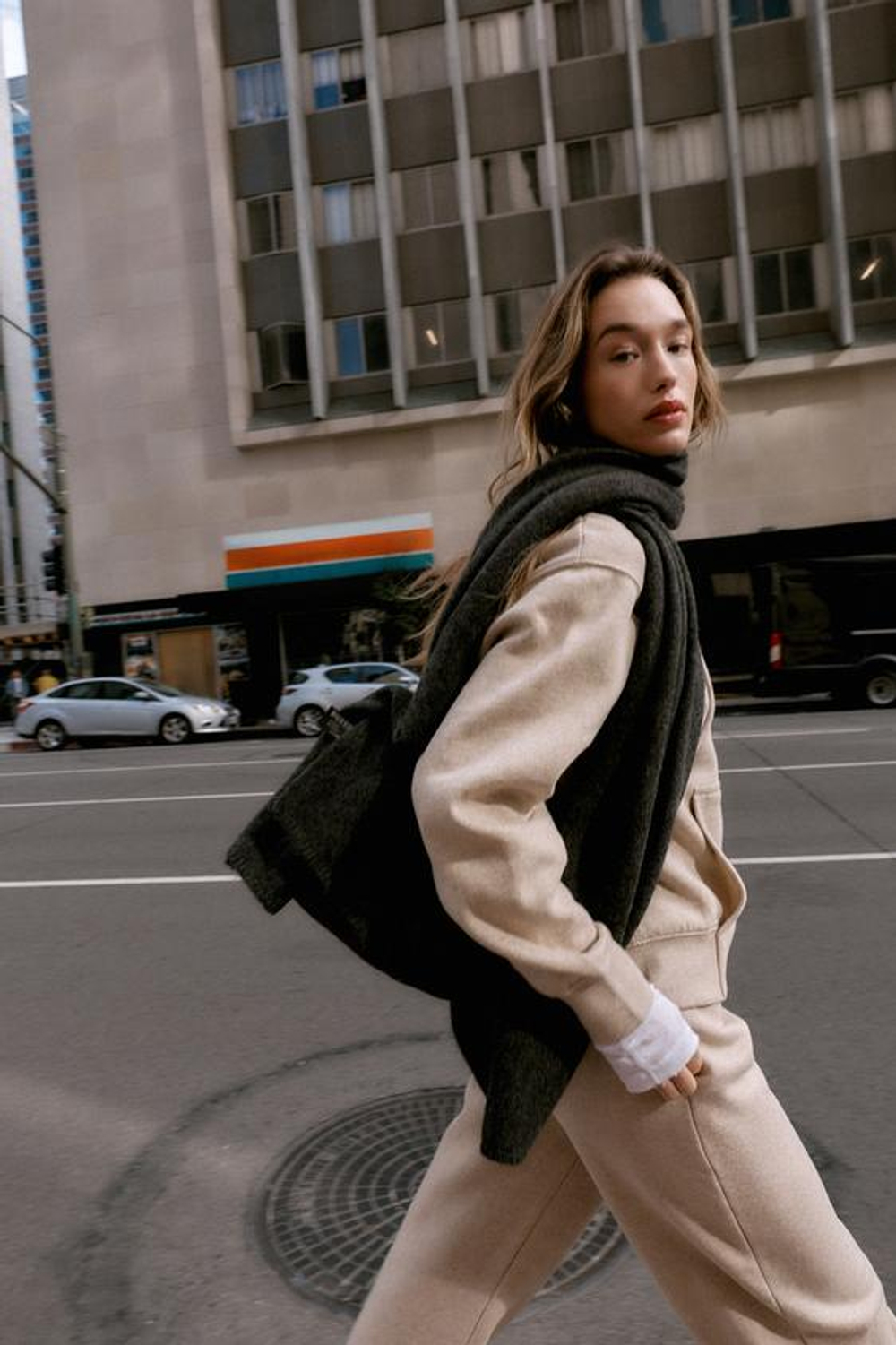 БАЗОВАЯ СВИТШОТ С КАПЮШОНОМ - ZARA