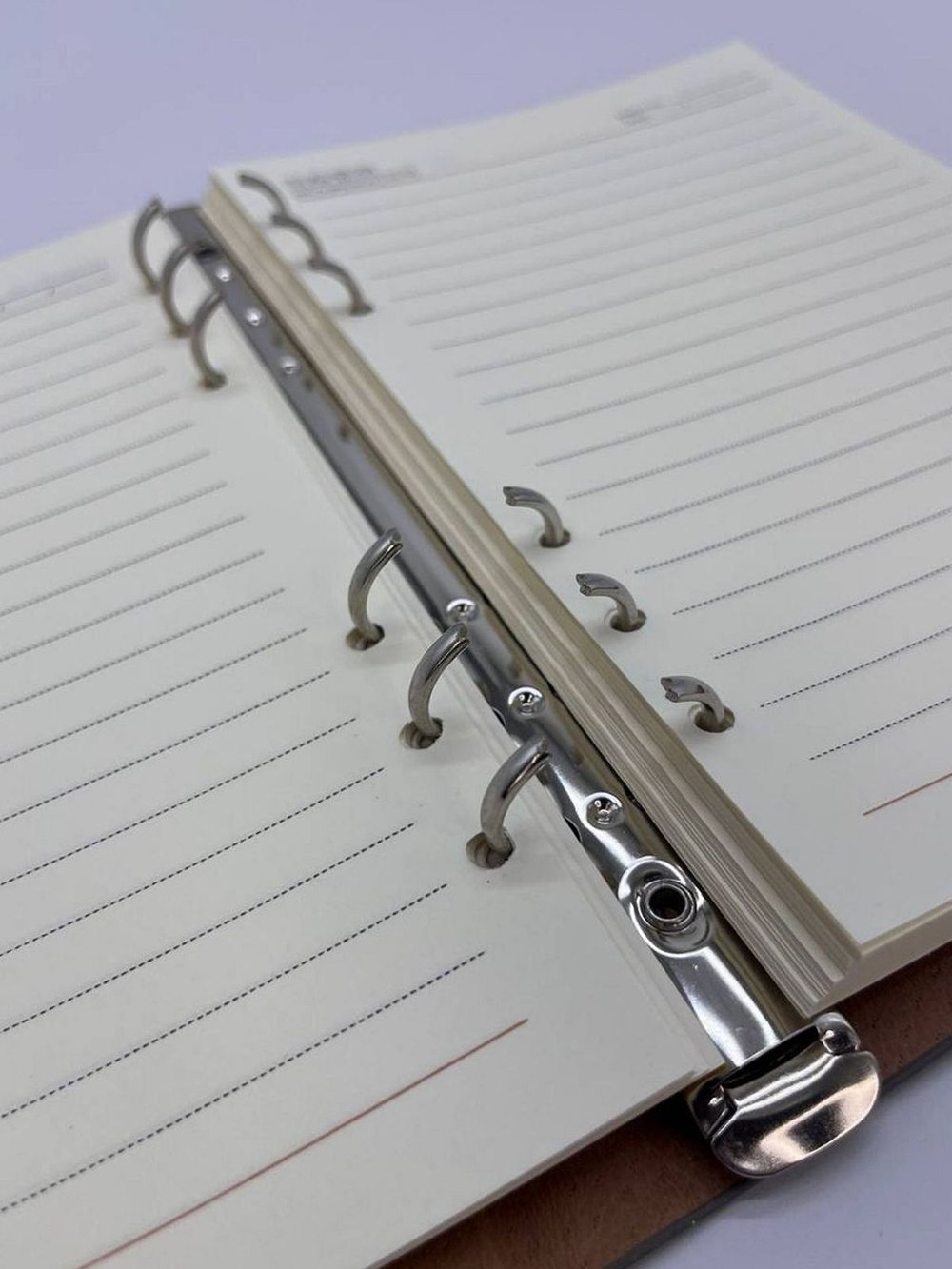 Блокнот органайзер А5 на кольцах 96 л. на магните в линейку красный (5919-3)