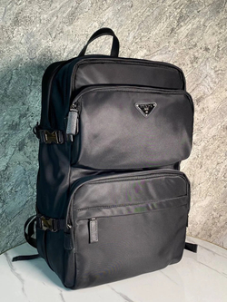 Мужской рюкзак Prada (Прада) Re-Nylon с отделкой из кожи Saffiano черный премиум класса