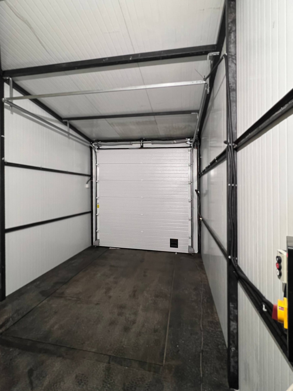 Секционные ворота