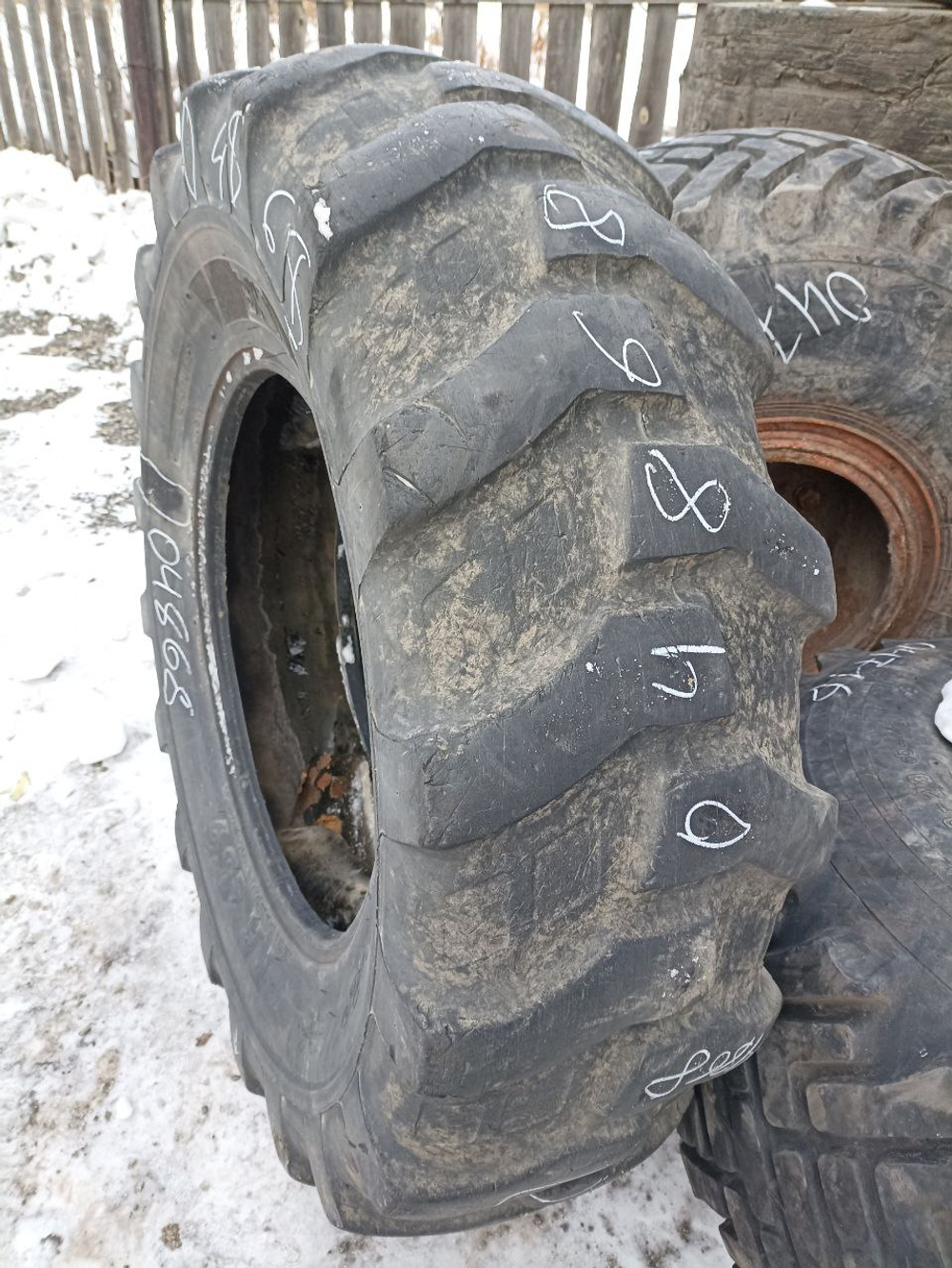 16.9-28 BKT TR459 шина б/у