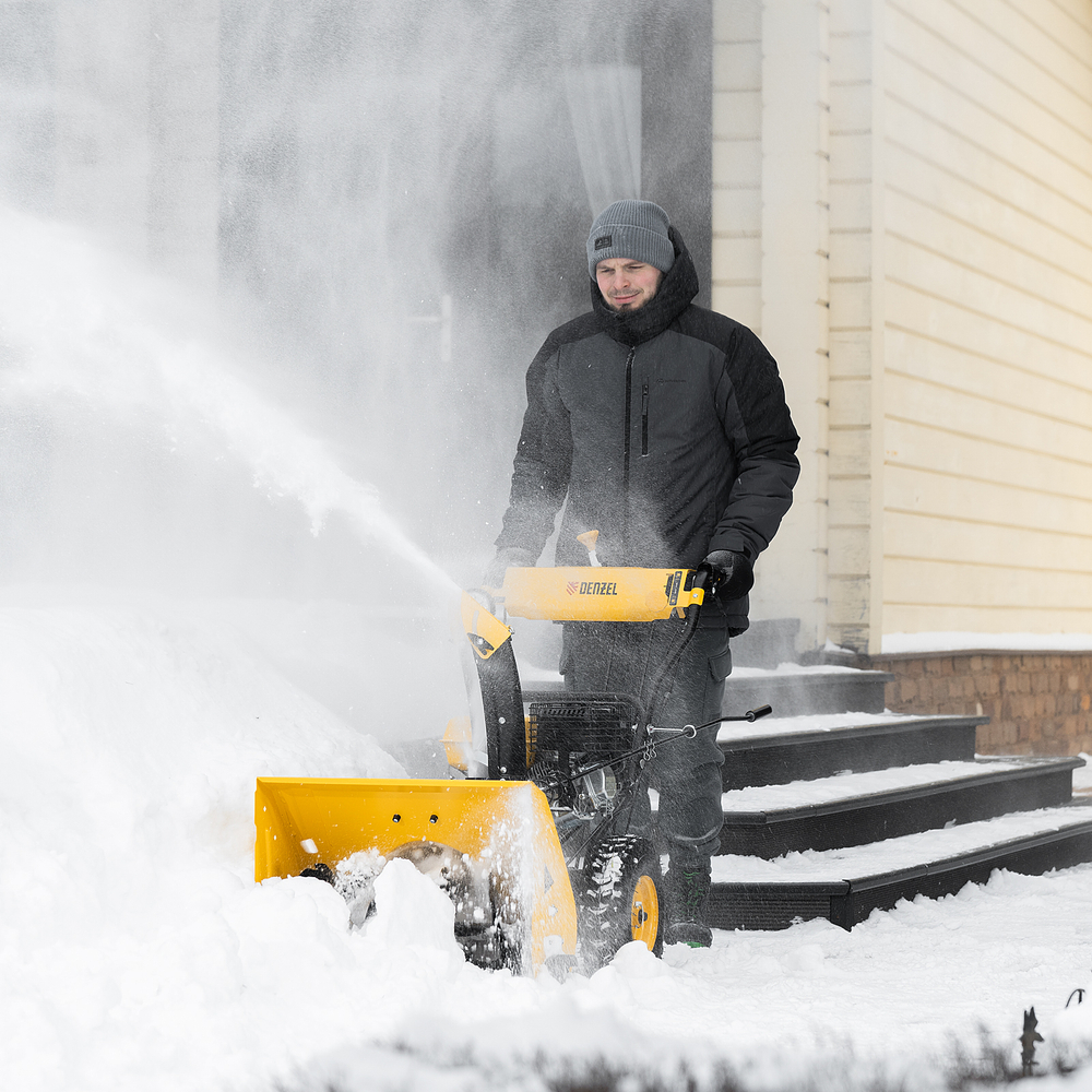 Гибридная снегоуборочная машина с функц. подметания SWB-600, 212 сс, руч. старт, 2 насадки Denzel