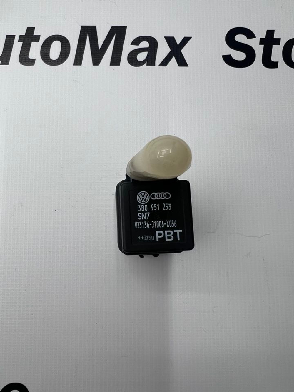 Реле обогрева стекла Volkswagen. 3B0951253. Оригинал.