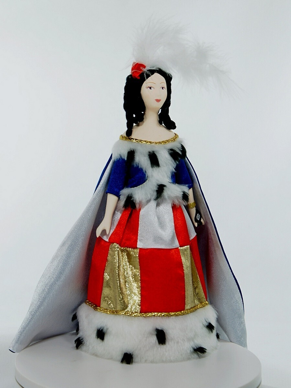 Фарфоровая кукла Дама в маскарадном платье. Сувенир ручной работы