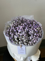 Букет из гипсофилы фиолетового оттенка