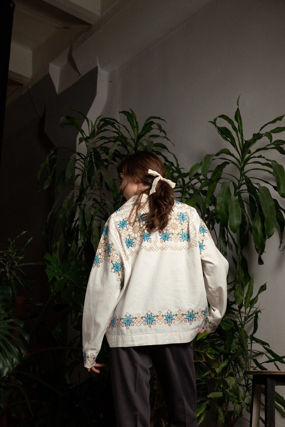 Купить Рубашка Soeurs Украшенная Повторяющимся Узором / Repeating Pattern Long Sleeve белая Рубашка Soeurs Украшенная Повторяющимся Узором / Repeating Pattern Long Sleeve белая