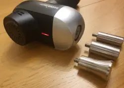Beoka Pro 6 с металлическими насадками на столе