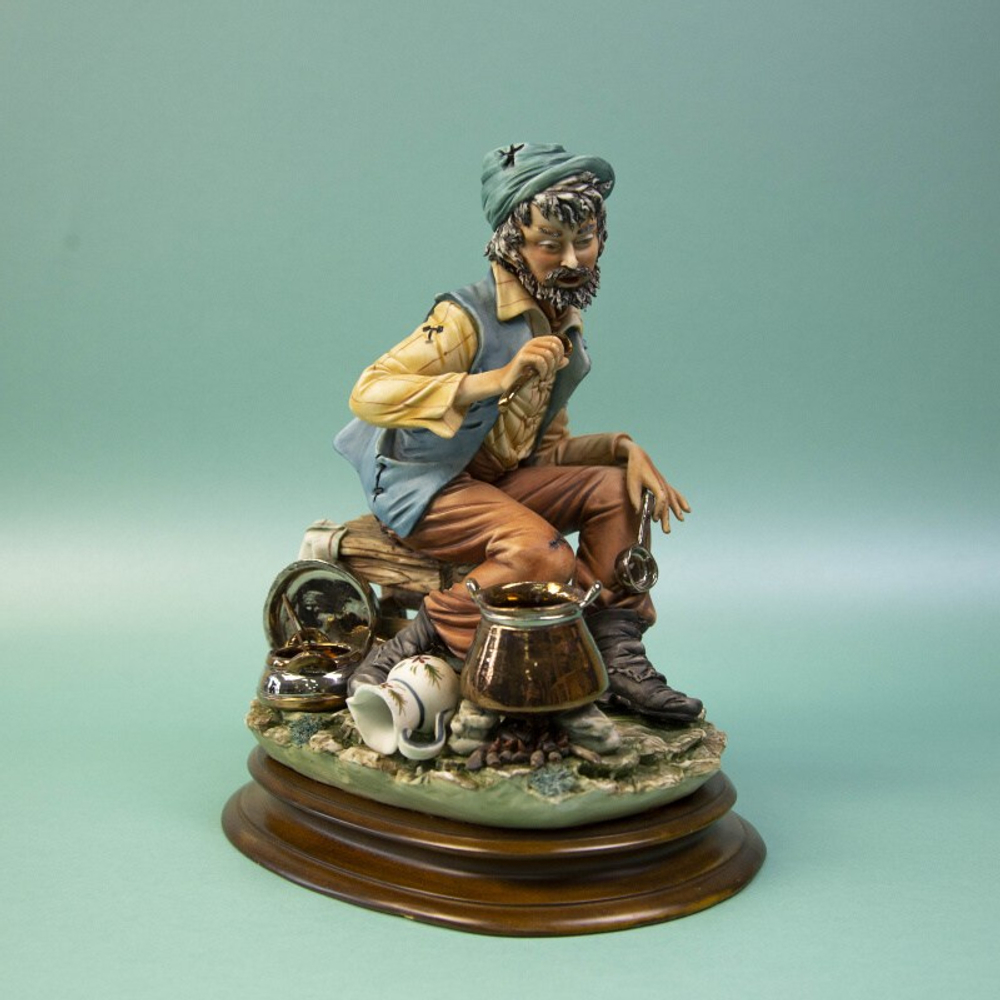 Фарфоровая мануфактура Capodimonte «Жестянщик»