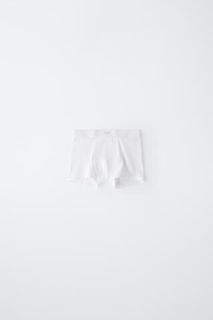 ZARA НАБОР ИЗ ТРЕХ ОДНОТОННЫХ ТРУСОВ-БОКСЕРОВ С НАШИВКОЙ, БЕЛЫЙ