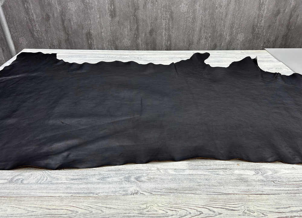 Целая шкура натуральной кожи Альбагия цв. Черный / Albagia Double Nero, толщ. 1,6-1,8 мм