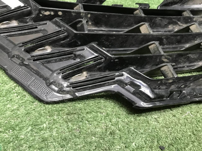 Решетка перед бампера VW Touareg 2 NF 14-18 R-Line