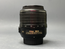 Nikon 18-55mm f/3.5-5.6G VR небольшой скол на корпусе