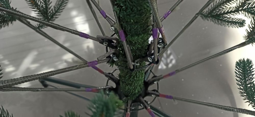 Заснеженная ель с шишками «Амелия» (хвоя Литая) 180 см / 1.8 м