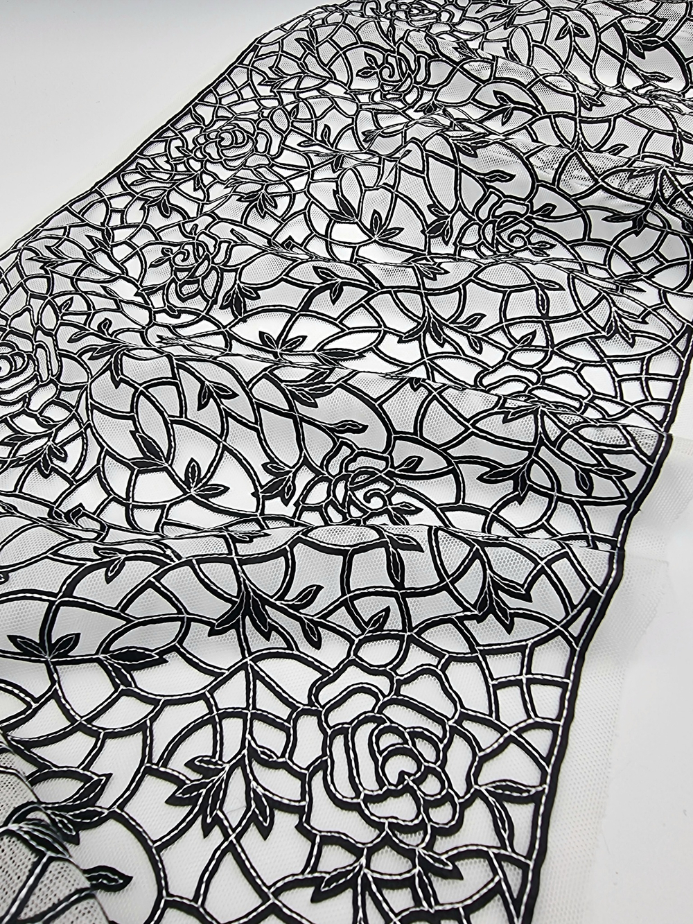 Вышивка на сетке чёрная атласная К695