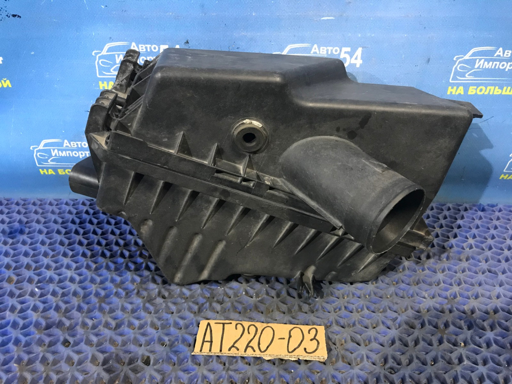 Корпус воздушного фильтра TOYOTA AVENSIS 1999