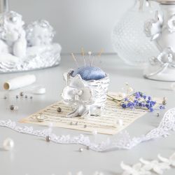 Игольница Орхидея Ликаста Белая Сильвер