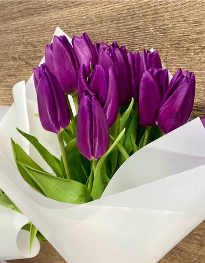Букет из 15 фиолетовых тюльпанов