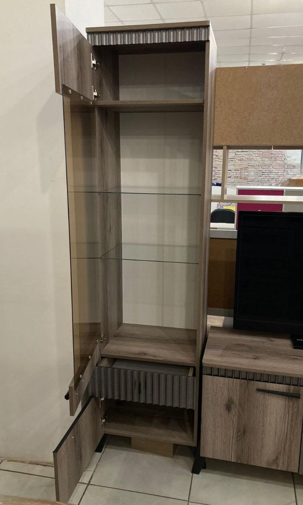 Шкаф-витрина с ножками Ольга-3 Дуб делано серый/сильвер Пэлас