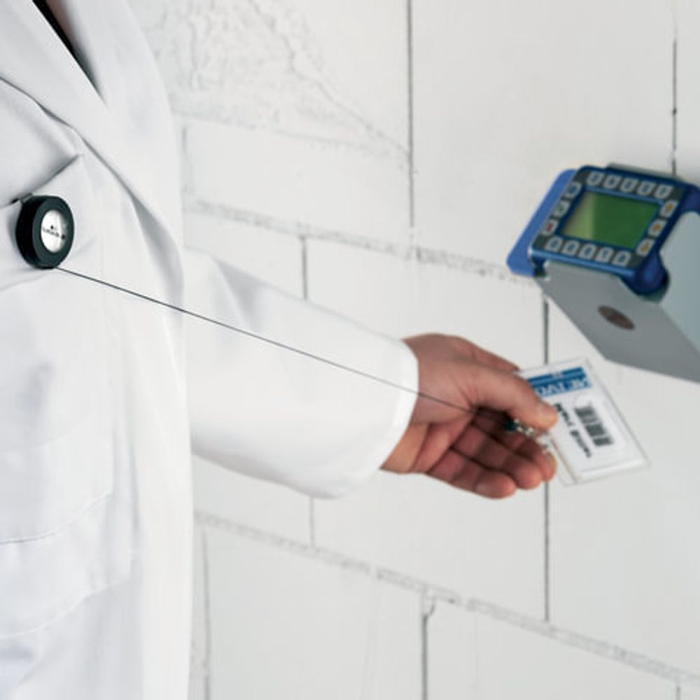 Держатели-рулетки для бейджей, КОМПЛЕКТ 10 шт., с клипом + 10 бейджей, пластик, DURABLE (Германия), 8138-19