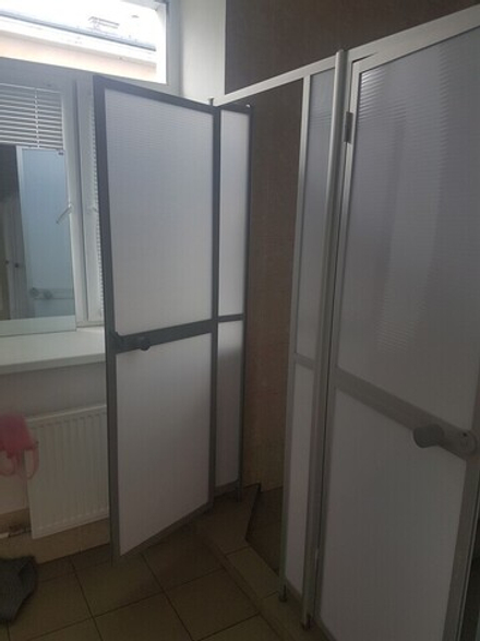 Сантехнические перегородки /кабины для туалетов/