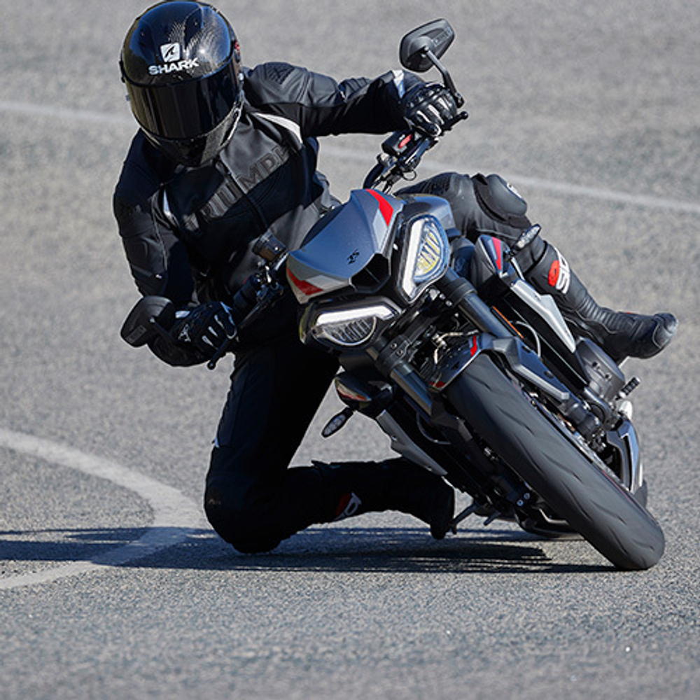 STREET TRIPLE RS