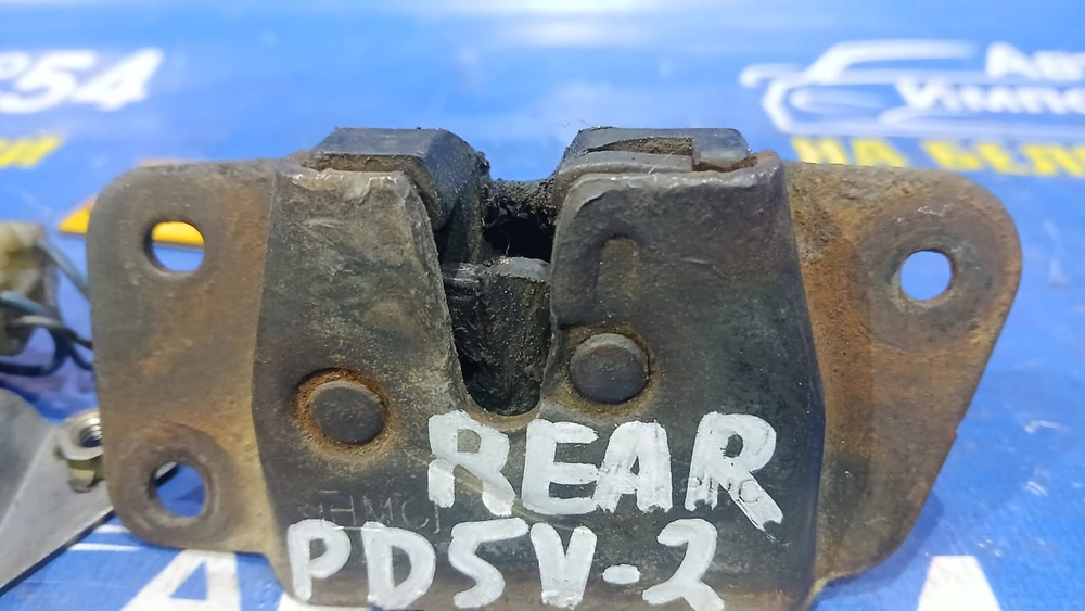 Замок багажника MITSUBISHI DELICA 1998