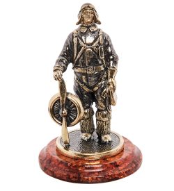 Народные промыслы AM-2140 Фигурка «Летчик» (латунь, янтарь)