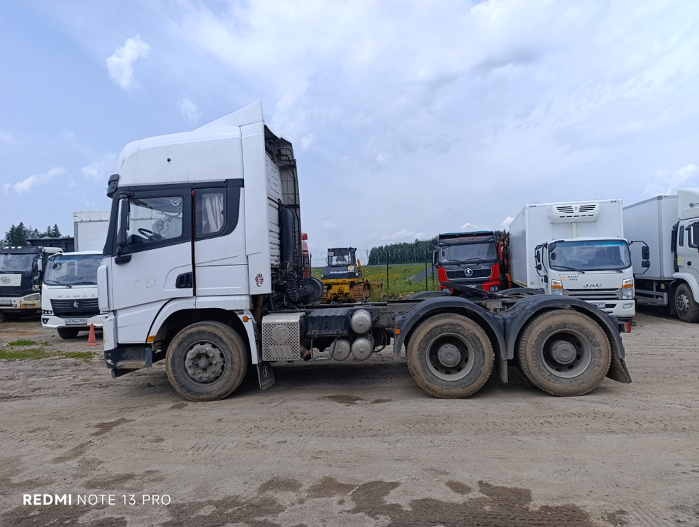Shacman (Shaanxi) SX* 6x4 Седельный тягач SX42584V324 (Дизельный, 11,6 л, 423 л.с., МТ)