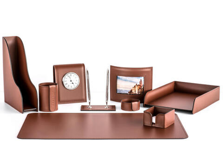 Канцелярский набор из кожи цвет каштан 9 предметов с часами и фоторамкой №155