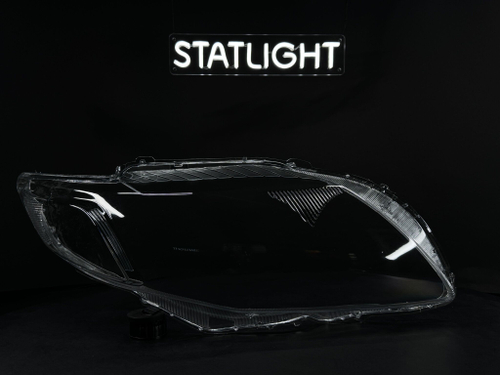 Правое стекло фары Toyota Corolla 150 2007-2010