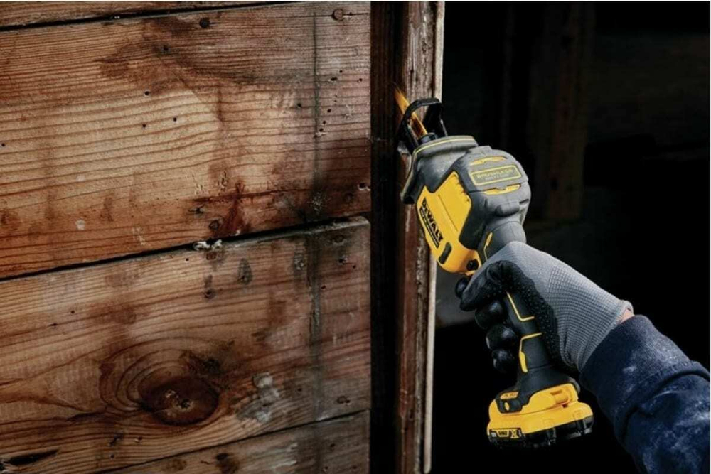 Бесщеточная сабельная пила DEWALT 12 В XR DCS312N-XJ