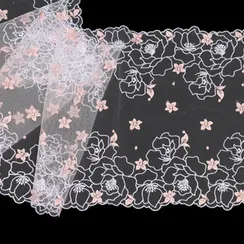 Вышивка на сетке белая/персик 20 см