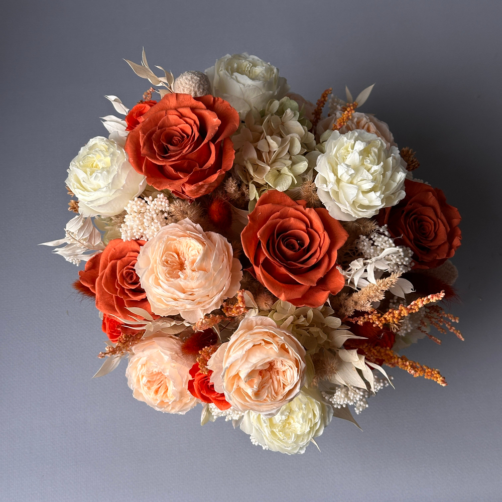 «Мятный чай» - композиция из стабилизированных цветов и сухоцветов.